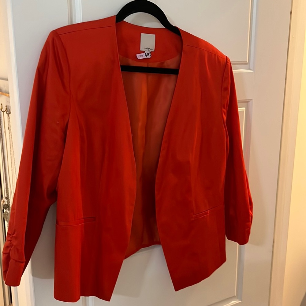 Gorgeous halogen, orange blazer